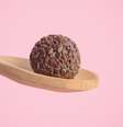 Veja como fazer um brigadeiro delicioso  Foto: Shutterstock / Alto Astral