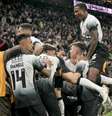  Foto: Nelson Almeida/AFP via Getty Images - Legenda: Igor Coronado comemora primeiro gol dele e do Corinthians na partida / Jogada10