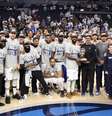 Dallas Mavericks recebe Troféu Oscar Robertson por conquistar a conferência Oeste da NBA   Foto: Redes Sociais/Dallas Mavericks / Esporte News Mundo