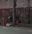 Local onde o motoboy foi imprensado contra um poste  Foto: Reprodução/TV Globo