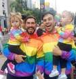 Casal de influenciadores digitais leva filhos à Parada LGBT+  Foto: Alex Braga/Terra