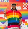"Não vou ser mandado embora ao vivo, não, né, gente?", perguntou Gominho sobre beijar durante expediente  Foto: Tata Barreto/Especial para o Terra