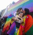 Confira os beijos marcantes na 28ª Parada do Orgulho LGBT+ em São Paulo  Foto: Ricardo Matsukawa/Especial para o Terra