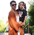 José Loreto chegou com a filha, Bella, ao local de sua festa de aniversário.  Foto: Roberto Filho / Brazil News / Purepeople
