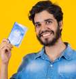 Chegamos na metade do ano! Quer saber o que pode rolar com o seu signo com o horóscopo do trabalho e dinheiro? Chega mais!  Foto: Shutterstock / João Bidu