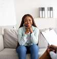 Nem todo mundo precisa de terapia, mas ela pode ser benéfica para a saúde mental  Foto: Prostock-studio | Shutterstock / Portal EdiCase