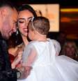 Neymar recebeu Bruna Biancardi e Mavie com um sorriso no evento beneficente de seu instituto.  Foto: Brazil News/Andy Santana / Purepeople