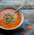 Sopa de lentilha vermelha  Foto: Anna Puzatykh | Shutterstock / Portal EdiCase