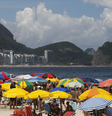 O acesso à praia deve ser privatizado? Nova PEC estuda privatização  Foto: Fernando Frazão/Agência Brasil/Reprodução / Guia do Estudante