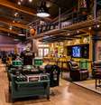 Los Angeles: visita à Warner inclui passagem pelos estúdios de gravação de Friends, com fotos no Central Perk e souvenires temáticos  Foto: Warner Bros. Studio Tour/Divulgação / Viagem e Turismo