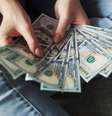 O dólar à vista encerrou o dia cotado a 5,4036 reais na venda, em alta de 0,82%.  Foto: Alexander Mils / Unsplash