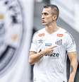  Foto: Raul Baretta/ Santos FC - Legenda: João Schmidt está de volta ao Peixe / Jogada10