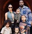 Kim Kardashian, Kanye West e os filhos  Foto: Instagram/@kimkardashian / Estadão