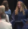 Pai de aluna empurra superintendente escolar negro durante formatura nos EUA para que ela ‘não toque nele’  Foto: Reprodução/X