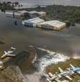 O aeroporto Salgado Filho, em Porto Alegre, teve que ser fechado em razão das fortes chuvas  Foto: Rafa Neddermeyer/Agência Brasil / Perfil Brasil