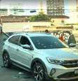 Carro da vítima tem marcas de pelo menos 20 disparos  Foto: Reprodução/TV Globo