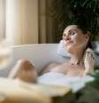 O que é banho premium? Ritual de higiene com autocuidado viraliza nas redes  Foto: ronstik