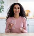Suplementos alimentares estão cada vez mais populares por fornecerem nutrientes essenciais de forma prática  Foto: Prostock-studio | Shutterstock / Portal EdiCase