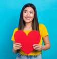 Muitas pessoas em busca do amor verdadeiro experimentam as simpatias amorosas  Foto: Roman Samborskyi | Shutterstock / Portal EdiCase