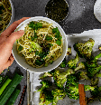 Macarrão oriental com brócolis  Foto: Maram | Shutterstock / Portal EdiCase