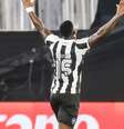  Foto: Arthur Barreto/Botafogo - Legenda: Bastos comemorando seu gol / Jogada10