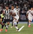 FOTO DE LUCAS MERÇON / FLUMINENSE FC - Legenda: Glorioso superou o rival no clássico  Foto: Jogada10