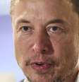 O texto destaca alegações de uma mulher que relatou que Musk a teria procurado de forma não profissional  Foto: Reprodução: UK Government/Wikimedia Commons