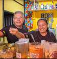 'Fia' e Edmilson Santiago garantem a renda da família no São João de Campina Grande (Paraíba)  Foto: Foto: Divulgação