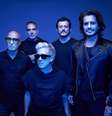 A banda Jota Quest faz uma turnê comemorativa em estádios em celebração aos 25 anos de lançamento do primeiro disco.  Foto: JOTA25 Arenas/Divulgação / Estadão