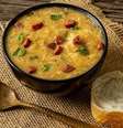 Sopa de mandioquinha com frango e bacon  Foto: Estudio Originar | Shutterstock / Portal EdiCase