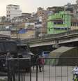 O complexo de favelas da Maré é contornado por três importantes vias: Linha Amarela, Linha Vermelha e Avenida Brasil.  Foto: Fernando Frazão/AB
