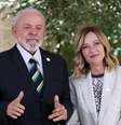 Presidente Luiz Inácio Lula da Silva posa para foto com a primeira-ministra italiana e anfitriã da cúpula do G7, Giorgia Meloni  Foto: DW / Deutsche Welle