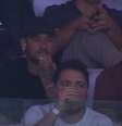 Neymar assiste a duelo entre Flamengo e Grêmio no Maracanã  Foto: Reprodução/Premiere