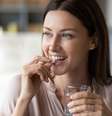 A suplementação alimentar e uma dieta saudável contribuem para a saúde da tireoide  Foto: fizkes | Shutterstock / Portal EdiCase