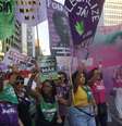 Manifestantes protestam contra projeto de lei que equipara aborto a homicídio em SP  Foto: CRIS FAGA/DRAGONFLY PRESS/ESTADÃO CONTEÚDO
