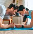 Treinar em casal pode ajudar a fortalecer o relacionamento  Foto: Shutterstock / Alto Astral