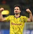 Justin Tallis/AFP via Getty Images - Legenda: Hummels em disputa de bola com Vini Jr na final da Champions 2023/24 -  Foto: Justin Tallis/AFP via Getty Images / Jogada10