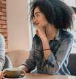 Namoro no trabalho não é proibido, mas é necessário adotar alguns cuidados para evitar prejuízos à carreira  Foto: Shutterstock / Alto Astral