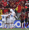 Seleção eslovaca comemora o gol da vitória contra a Bélgica.   Foto: Alex Grimm/Getty Images / Esporte News Mundo