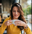 Tomar até 3 xícara de café por dia pode ajudar a reduzir risco de morte precoce, aponta estudo  Foto: FreePik