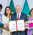Presidente Lula sanciona lei que prevê a criação, por estados e municípios, de planos de metas para o enfrentamento à violência doméstica e familiar contra a mulher  Foto: Ricardo Stuckert/PR