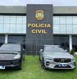 Em Alagoas, entre os bens apreendidos estão dois carros de luxo – um Porsche e um Volvo.  Foto: Divulgação