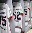  Foto: Gilvan de Souza / Flamengo - Legenda: Camisa do Flamengo com a TIM nos números / Jogada10
