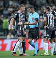 Árbitro justifica expulsão de Hulk   Foto: Pedro Souza / Atlético / Esporte News Mundo