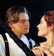 Leonardo DiCaprio e Kate Winslet na pele dos personagens Jack e Rose, de 'Titanic'.  Foto: Reprodução/Twitter/@oboynoveleiro / Estadão
