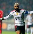  Foto:   Javier Torres / AFP - Legenda: Gabriel Barbosa é tratado como / Jogada10