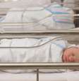 Bebês dormindo em berçário de maternidade  Foto: Getty Images / BBC News Brasil