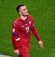 -  Foto: Ina Fassbender/AFP via Getty Images - Legenda: Filip Kostic lesiona o joelho esquerdo e desfalca a sérvia na sequência da Euro / Jogada10