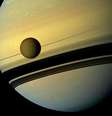 Titã, a maior lua de Saturno, está se afastando do planeta de forma cem vezes mais rápida do que a estabelecida anteriormente, de acordo com estudo publicado em 2020.  Foto: NASA Unsplash / Flipar