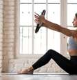 Praticar pilates traz inúmeros benefícios para o corpo  Foto: Fizkes | Shutterstock / Portal EdiCase